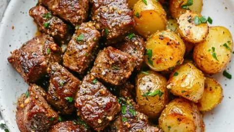 Delicious Garlic Steak Bites served with crispy roasted potatoes